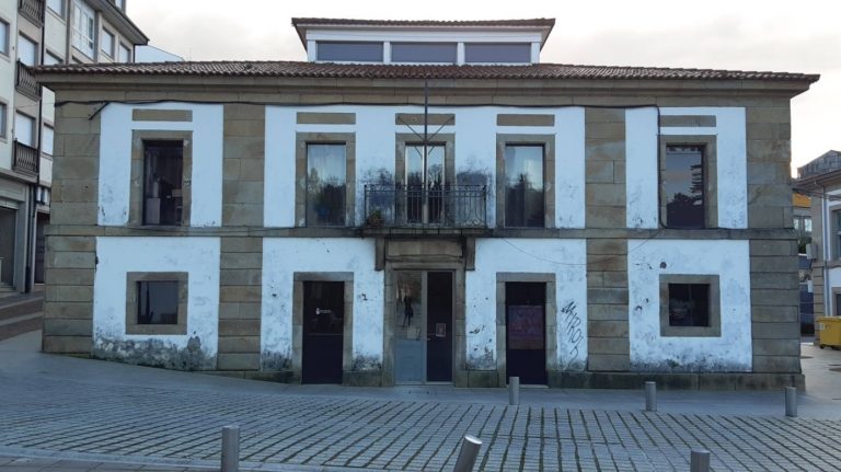 La Diputación de A Coruña invierte más de 45.500 euros en la renovación del mercado municipal de Ortigueira