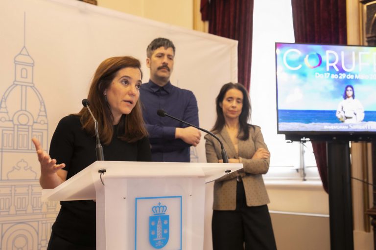 La regidora de A Coruña pide trabajar para poner a Galicia en el «mapa del progreso» y no por la visita del rey emérito
