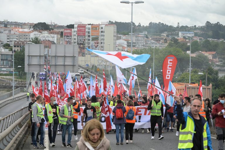Miles de trabajadores del metal de la provincia de A Coruña se manifiestan en demanda de mejoras salariales y laborales