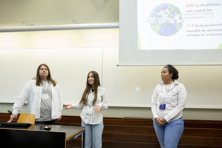 Estudiantes de A Coruña y Vigo viajarán a Silicon Valley tras ser premiados con proyectos sobre salud mental y residuos