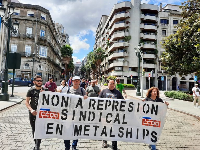 Decenas de trabajadores de Metalships se manifiestan en Vigo ante la «represión sindical» de la empresa