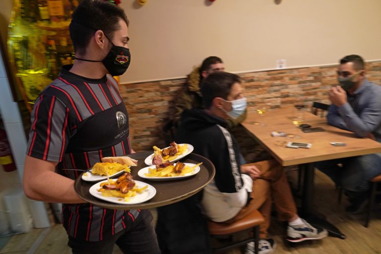 El Gobierno obligará por ley a los restaurantes a ofrecer al cliente las sobras de su comida
