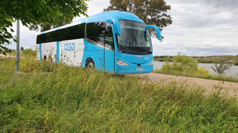 El Gobierno pagará a las comunidades para crear nuevas rutas de autobús desde pequeños municipios
