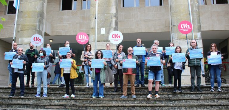 La CIG protesta en los centros contra la «apisonadora» de la Xunta al «imponer» sus instrucciones para el próximo curso