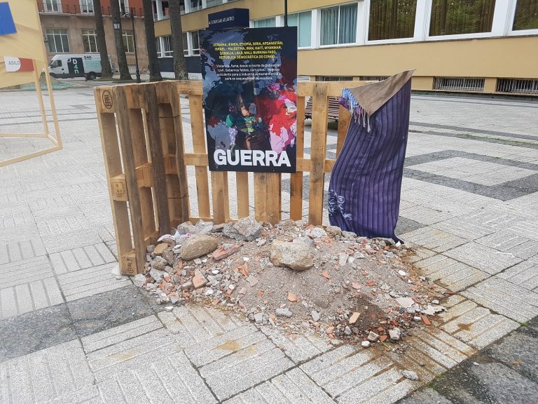 Cometen actos vandálicos en la muestra sobre el hambre del Encuentro Acampa por la Paz en A Coruña