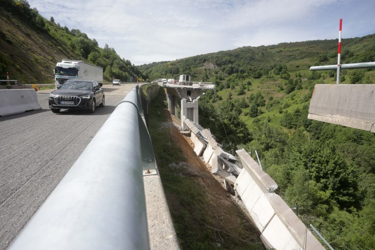 Cluster da Función Loxística de Galicia pide al Gobierno una mesa de seguimiento sobre el corte de la A-6 en Pedrafita