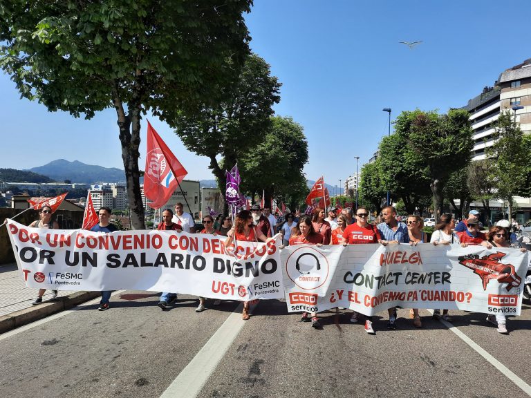 Trabajadoras del sector del contact center se manifiestan en Vigo para exigir avances en el convenio