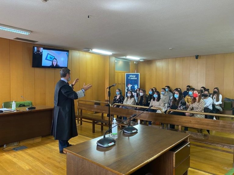 Más de 2.000 estudiantes de centros educativos gallegos participaron este año en el programa Educar en Xustiza