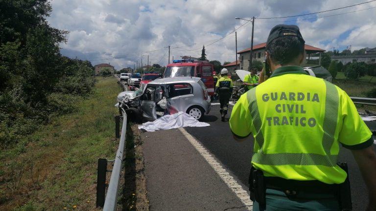 Muere una persona en una colisión frontal en A Merca (Ourense)