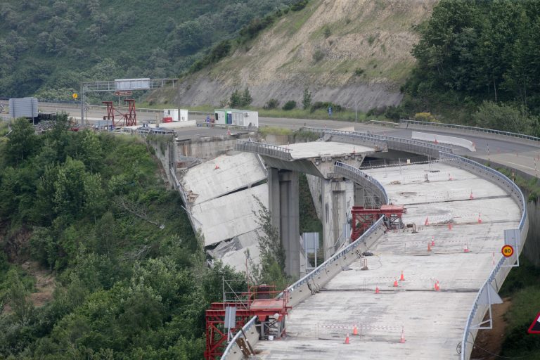 PP, BNG y Podemos demandan al Gobierno explicaciones sobre el derrumbe del viaducto de Castro en la A-6