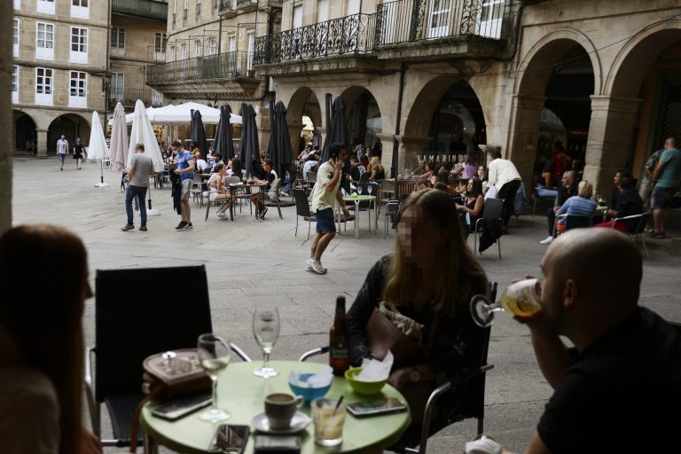 Suben los casos de Covid en todas las áreas sanitarias de Galicia y rozan los 12.000 y caen a 491 los ingresados