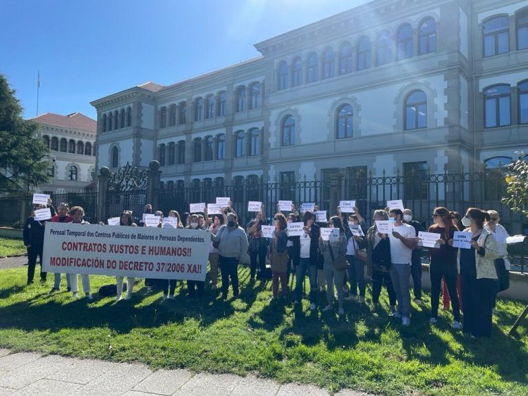 Trabajadores temporales de las residencias de mayores de Galicia reclaman cambios en sus condiciones: «No podemos más»