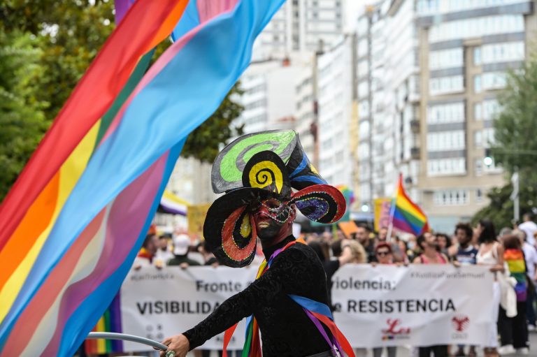 Miles de personas se manifiestan en A Coruña en el Día del Orgullo LGTBI para reivindicar sus derechos