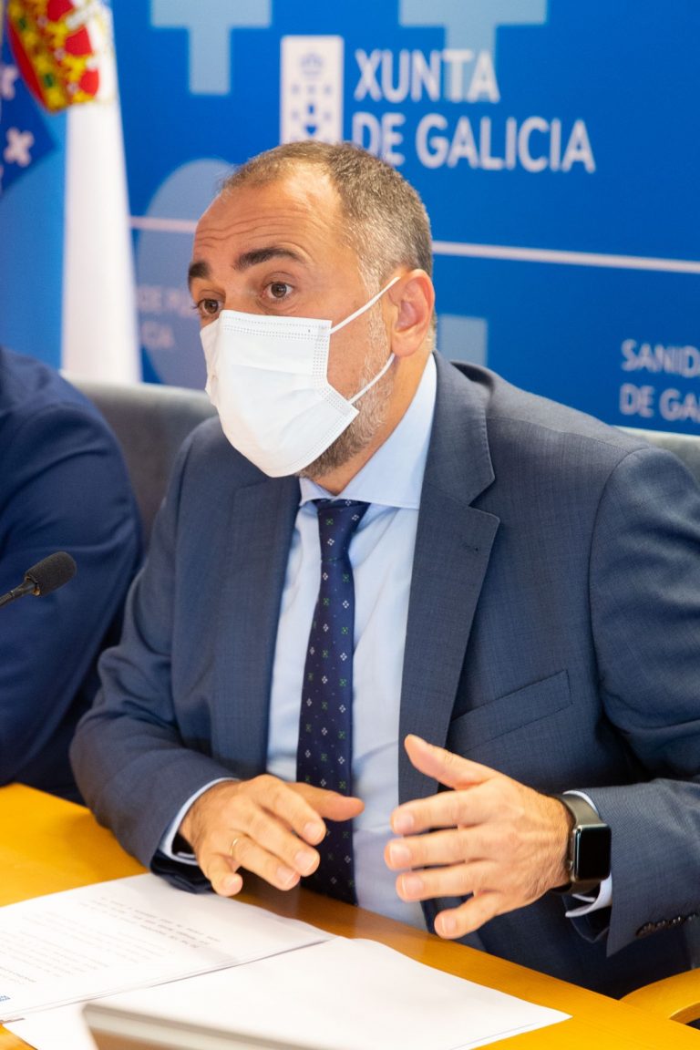 Sanidade apela a la «precaución» tras la subida de ingresados y no descarta recuperar la mascarilla en interior