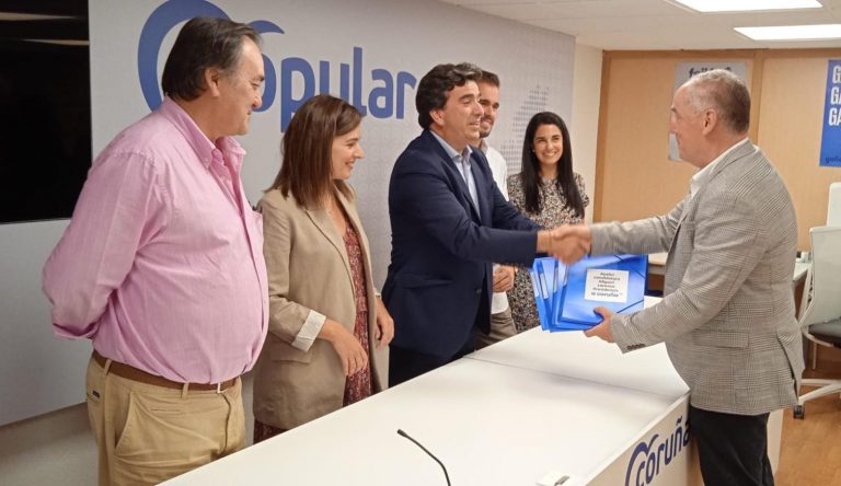 El senador Miguel Lorenzo, proclamado como único candidato a presidir el PP de A Coruña