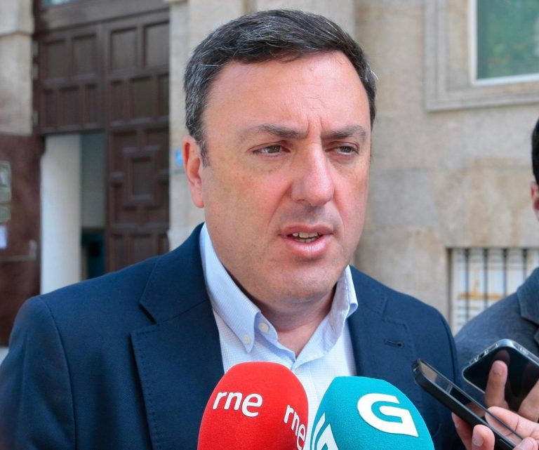 Formoso  reclama a la Xunta la gratuidad de los abonos de transporte metropolitano en autobús