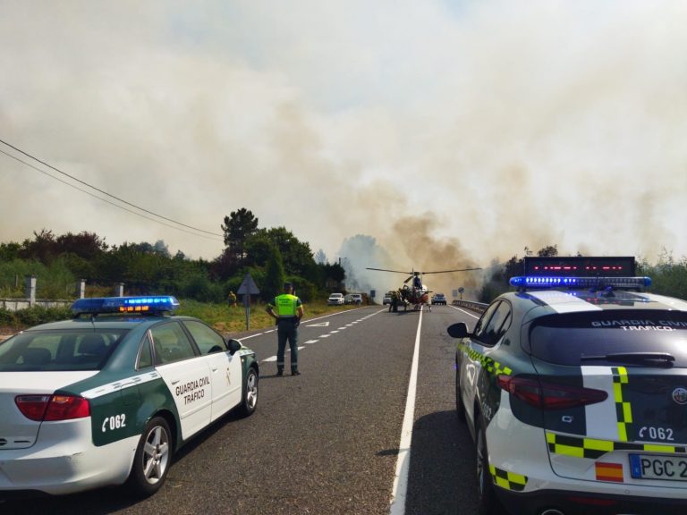Restablecido el tráfico en la N-540 en Vilamarín, cortado para facilitar las labores de extinción de un incendio