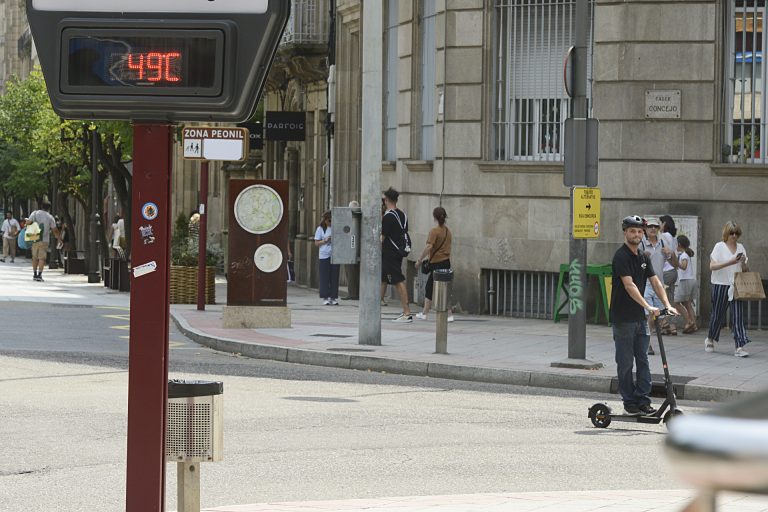 La ola de calor deja este jueves un nuevo récord histórico de temperaturas en Ourense ciudad: 44 grados