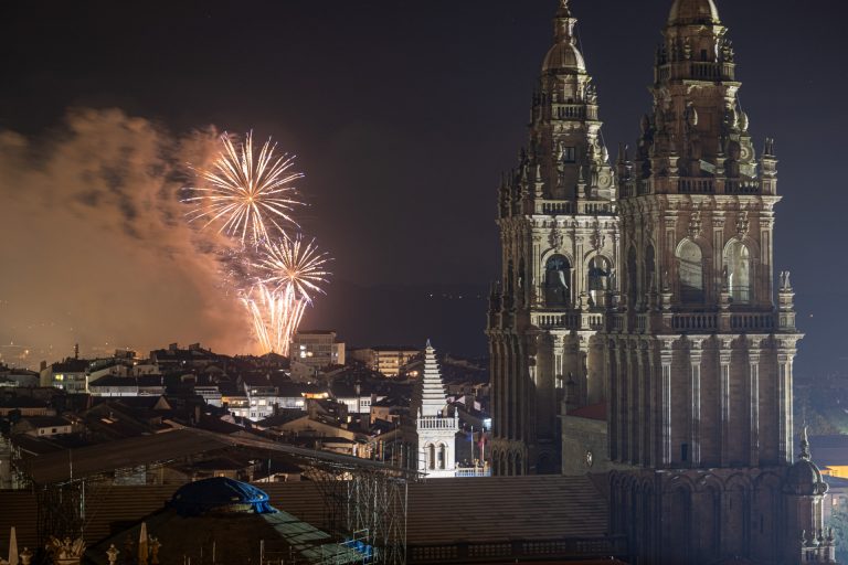 Más efectivos reforzarán la seguridad en las fiestas de Santiago y retenes de bomberos vigilarán los fuegos del Apóstol