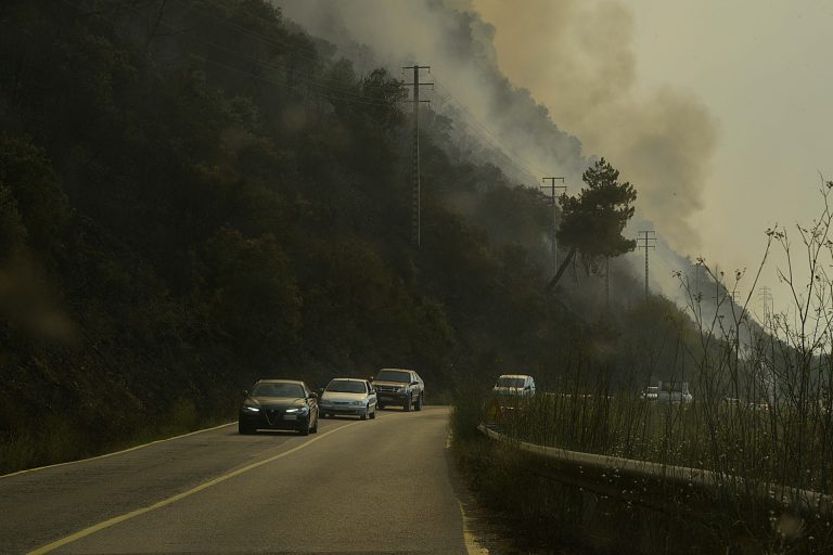 La ola de incendios supera las 20.000 hectáreas calcinadas y los fuegos más grandes continúan sin control