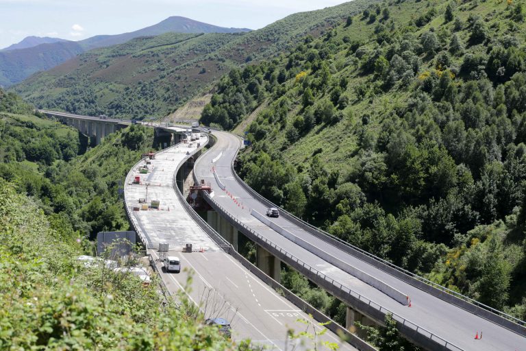 El Gobierno bonificará el 100% de las autopistas en Galicia a los transportistas que no pueden usar la A-6