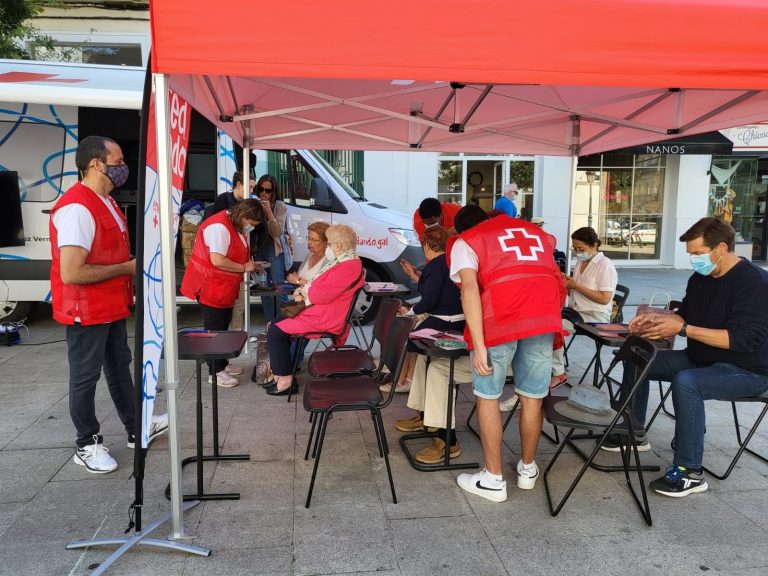 Cruz Roja arranca en Lugo la campaña ‘Enredando Tour R’, contra la brecha digital en colectivos vulnerables y mayores