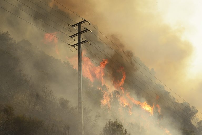 La ola de incendios roza las 30.000 hectáreas calcinadas, más de 20.000 solo en O Courel y Valdeorras
