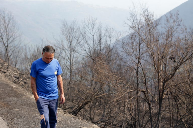 Sigue sin controlar la ola de incendios que arrasa más de 31.500 hectáreas en Galicia
