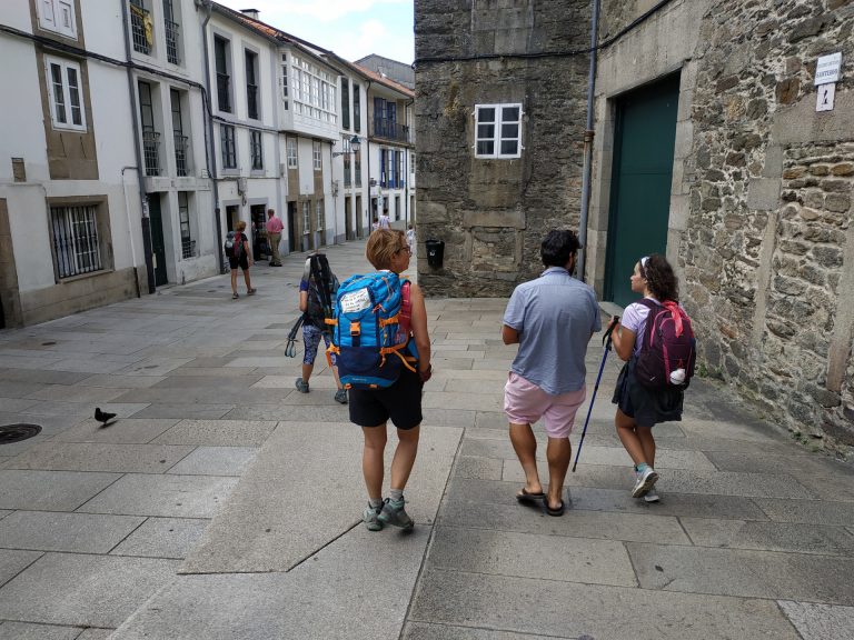 Los viajeros hospedados en alojamientos extrahoteleros gallegos suben un 158% en junio por el tirón del Camino