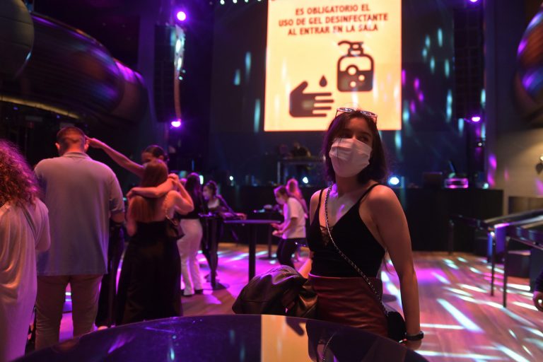 El Gobierno anima a las discotecas gallegas a sumarse a la campaña de ‘puntos violeta’ para prevenir agresiones