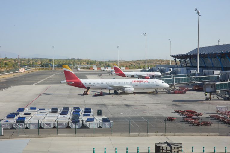 Los aeropuertos de Santiago y Vigo aumentan sus pasajeros en julio (+20,6% y +4%), mientras caen en A Coruña (-31,8%)