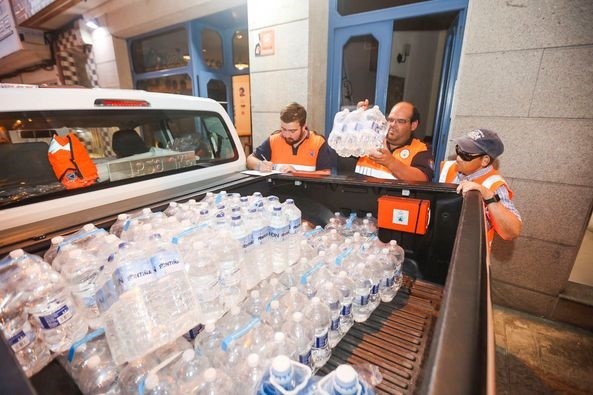 El Ayuntamiento de Malpica reparte agua por varias parroquias este lunes al no ser apta para el consumo la de la traída