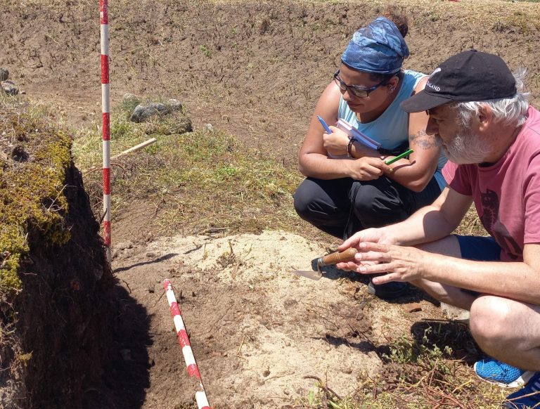 Una investigación de la USC permite estudiar la «singular» formación del suelo de la necrópolis de A Lanzada