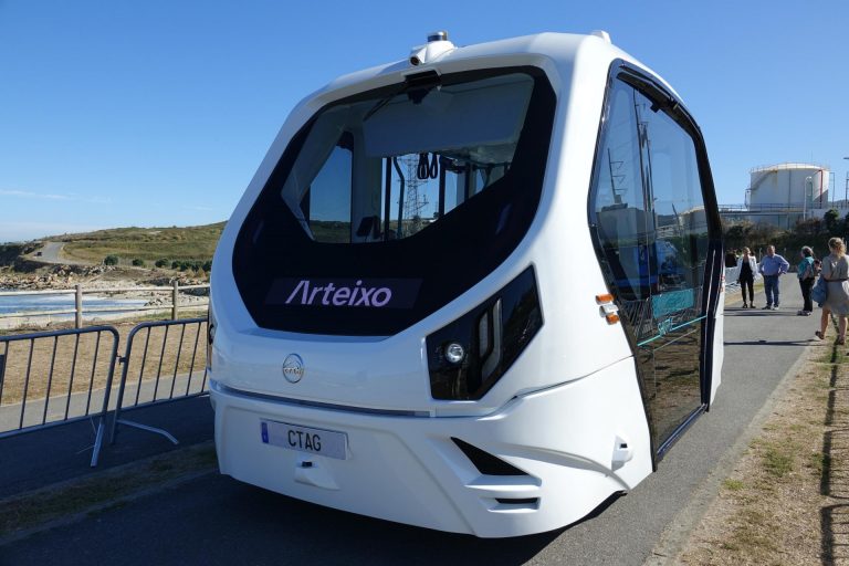 Primeras pruebas en Arteixo de un vehículo autónomo diseñado por el Centro de Automoción en Galicia
