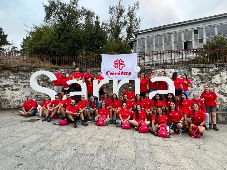 Un grupo de jóvenes voluntarios de Cáritas realiza el Camino de Santiago desde Sarria
