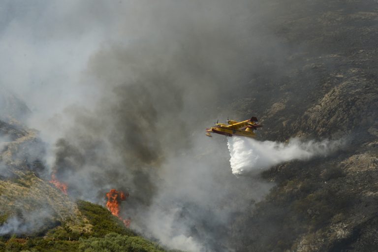 Los tres incendios sin controlar en la provincia de Ourense ya queman 265 hectáreas