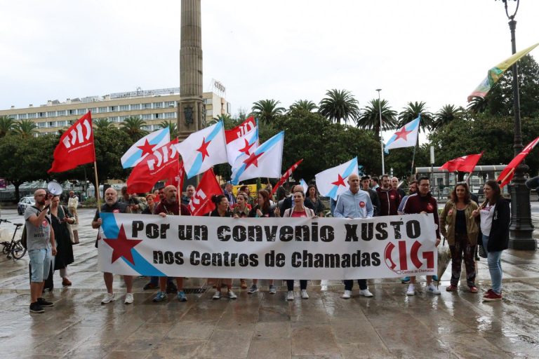 Trabajadores de centros de llamadas se movilizan en Galicia en una huelga con un seguimiento de más del 50%