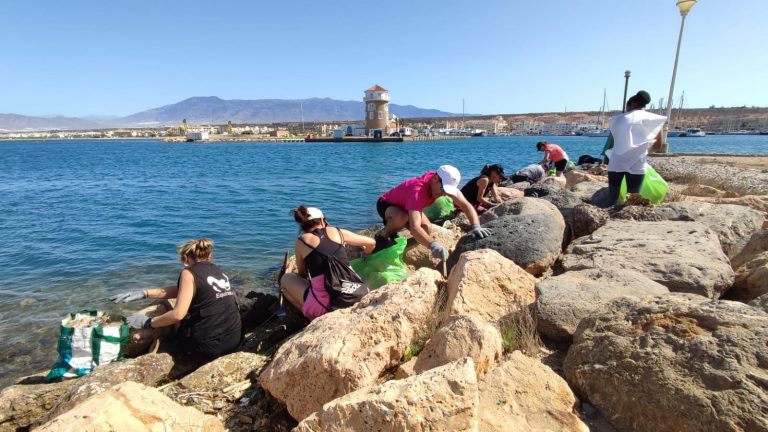 Voluntarios recogerán basura en 27 puntos de la costa gallega entre el 17 y el 25 de septiembre