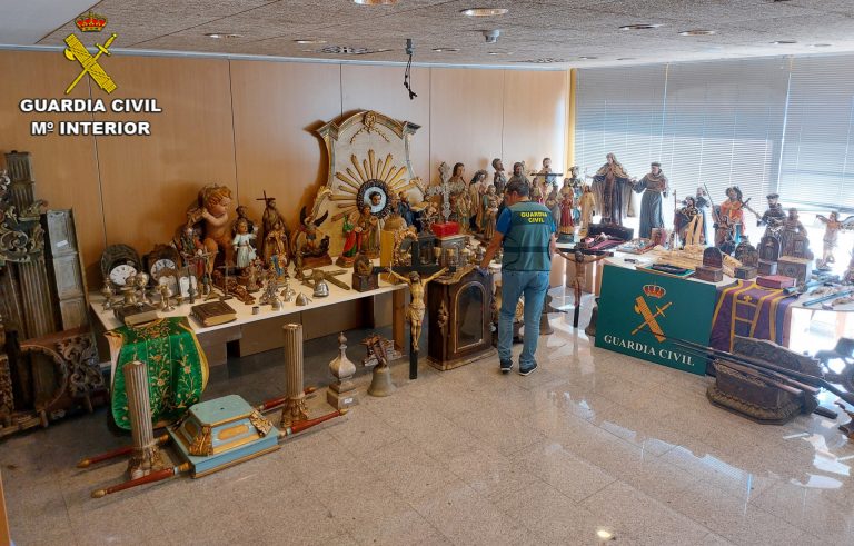 Detienen a 8 personas por robar casi 180 piezas de arte en iglesias y pazos de las provincias de Ourense y Pontevedra