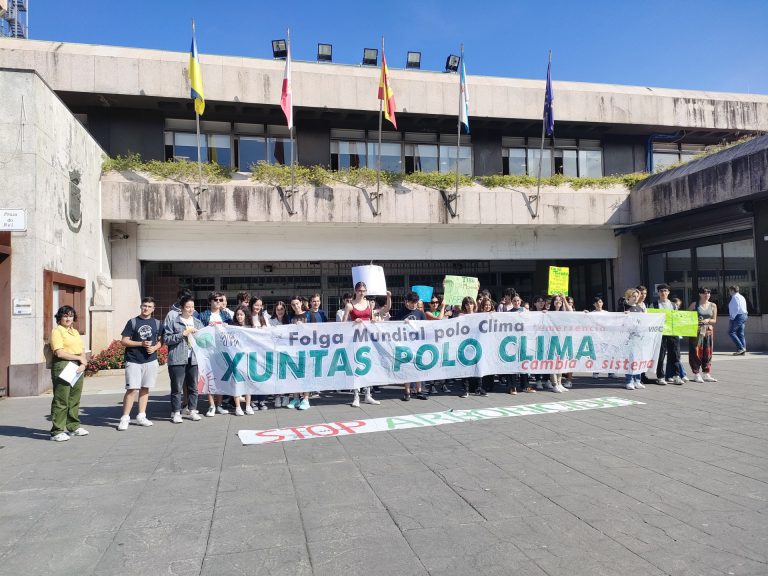 Xuventude polo Clima se concentra en varias ciudades gallegas para pedir un cambio de modelo y «democratizar» la energía