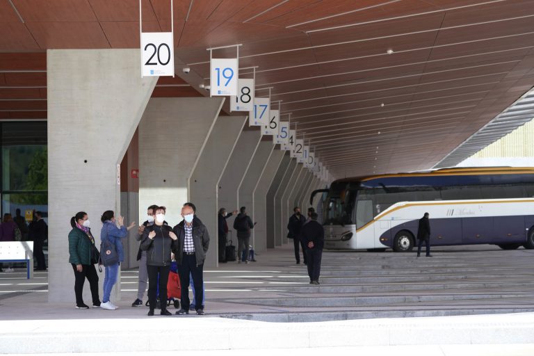 Pleno.- Galicia urge al Gobierno a decir «cuánto» y «cuándo» va a pagar las bonificaciones en transporte público