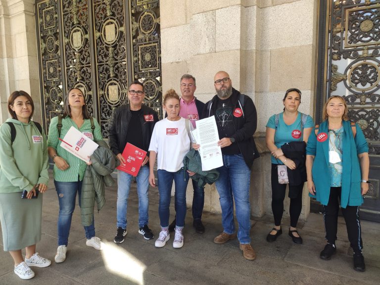 Sindicatos exigen al Ayuntamiento de A Coruña que se respete la subida salarial y las jornadas de ayuda en el hogar