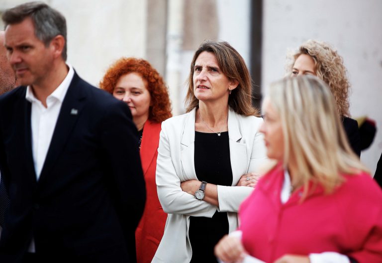 Teresa Ribera afirma que el «compromiso es total» con As Pontes