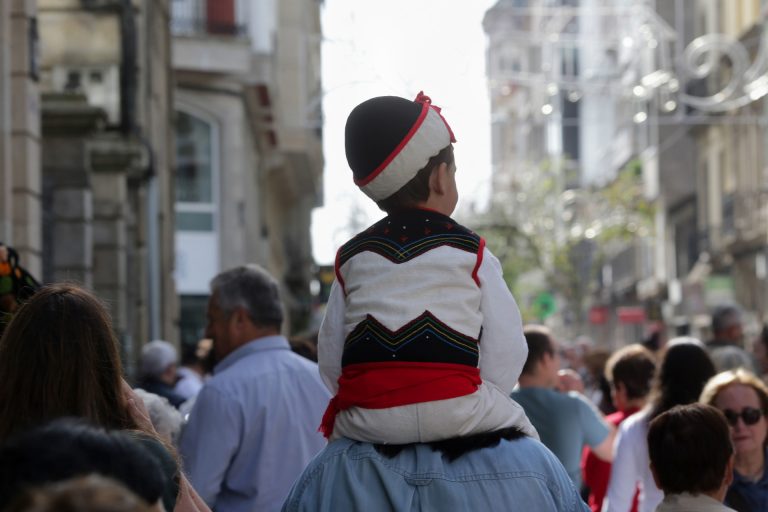 Lugo homenajea el traje tradicional y a Rosalía de Castro en el ‘Domingo das Mozas’