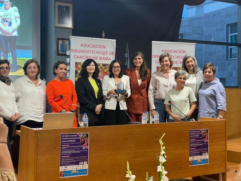 El programa gallego de detección precoz de cáncer de mama recibe el premio anual de la asociación de personas afectadas