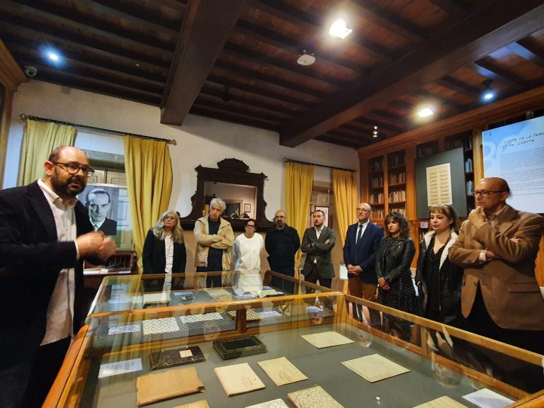Un encuentro de escritores y una exposición para conmemorar el 33 aniversario de la entrega del Nóbel a Cela