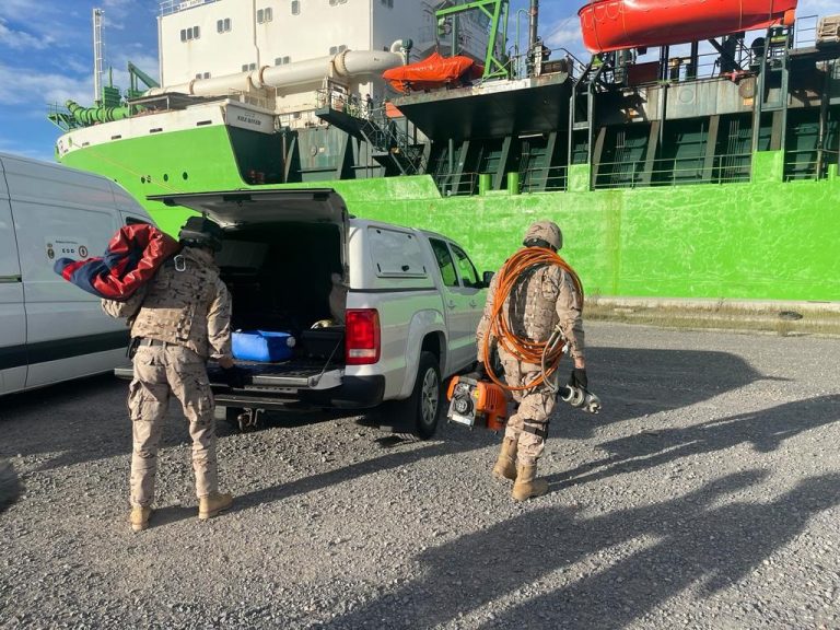 La Unidad de Buceo de la Armada en Ferrol actúa sobre un proyectil hallado en Sarnturce (Vizcaya)