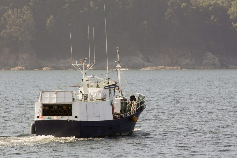Caída de las capturas y pesimismo en la flota gallega después de un mes del veto a la pesca de fondo