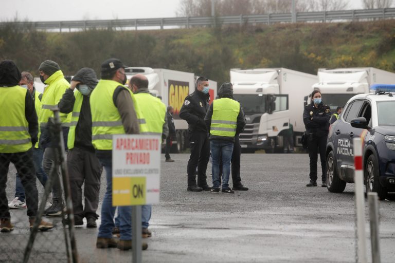 Transportistas esperan una afectación «mínima» en Galicia de la huelga desde el lunes, que secundan unos 50 trabajadores