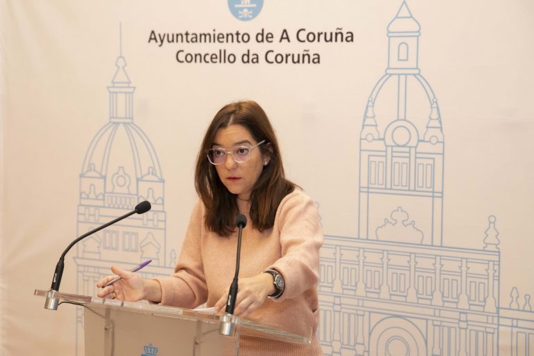 La alcaldesa de A Coruña reivindica la labor en Xuxán para convertirlo en un barrio de «pleno derecho»